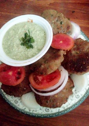 A picture of Kachy qeemy ke kabab.