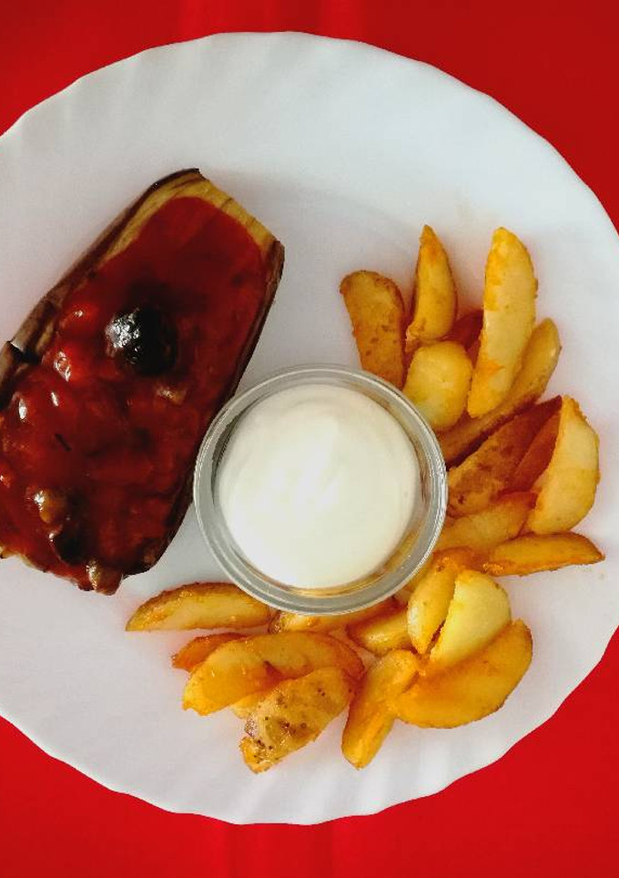 Una foto de Berenjena asada con salsas [Vegan]
