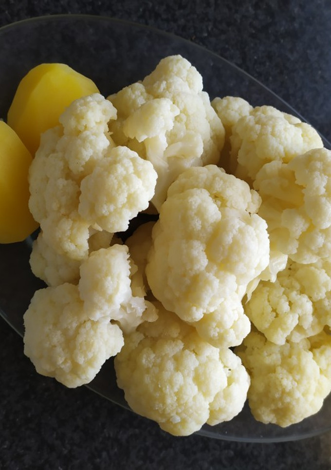 Una foto de Coliflor cocida con mahonesa
