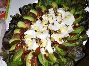 Una foto de ensalada con panela