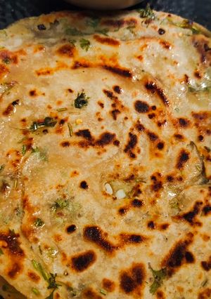 गार्लिक परांठा (Garlic Paratha recipe in Hindi) रेसिपी मुख्य फोटो