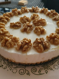 Foto di Torta fredda di yogurt greco con noci (e miele)