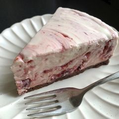 A picture of No-Bake Cherry Jam Cheesecake.