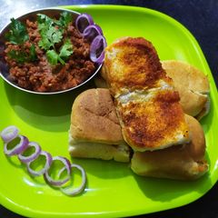 A picture of Pav bhaji (Soya bhaji).