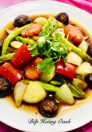 Hình của món Nấm Đông Cô Xào Thập Cẩm Chay.