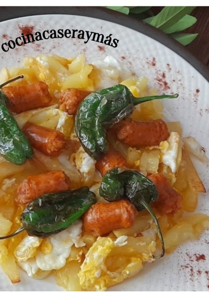 Una foto de Huevos rotos con chistorra