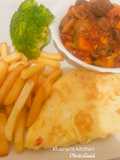 Mushroom sauce with chips and broccoli