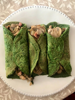 Una foto de Crepes de espinacas y avena con champiñones