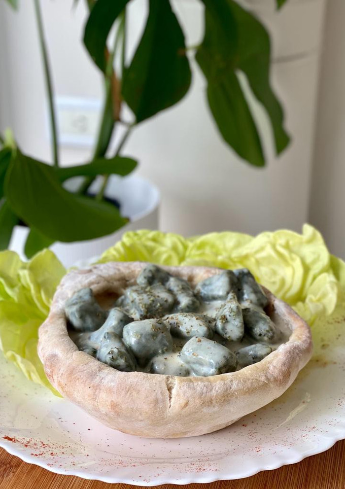 Una foto de Malfatis de espinacas en salsa cuatro quesos y el toque, sale en cazuela de masa madre