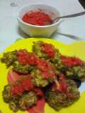 Bocadillos de hojas verdes c/salsa roja ☘️💗