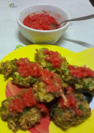 Una foto de Bocadillos de hojas verdes c/salsa roja ☘️💗