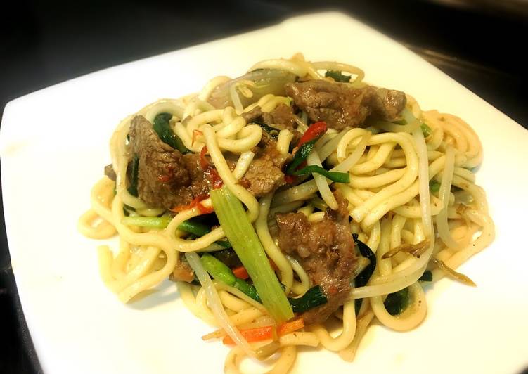 沙茶牛肉炒麵