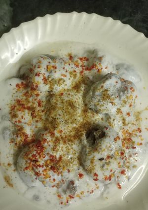 व्रत के दही बड़े (vrat ke dahi vade recipe in Hindi) रेसिपी मुख्य फोटो