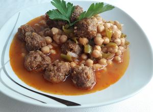 صورة لوصفة يخنة الحمص بكرات اللحم