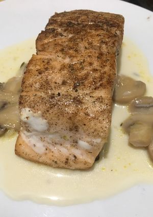 Foto resep Fried Salmon with Mushroom Sauce