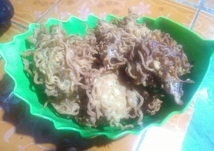 Bakwan indomie telur