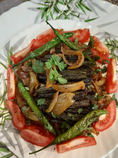 कुरकुरी, भरवां मसाला भिंडी (Kurkuri bharva masala bhindi recipe in hindi) रेसिपी मुख्य फोटो