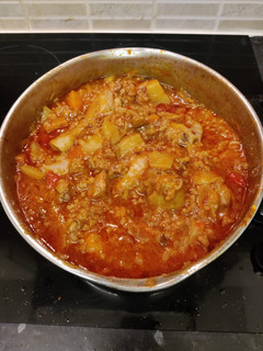 Una foto de Patatas guisadas con muslitos de pollo y pescado
