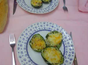 Foto principal de Zapallitos rellenos de gulas y jamón
