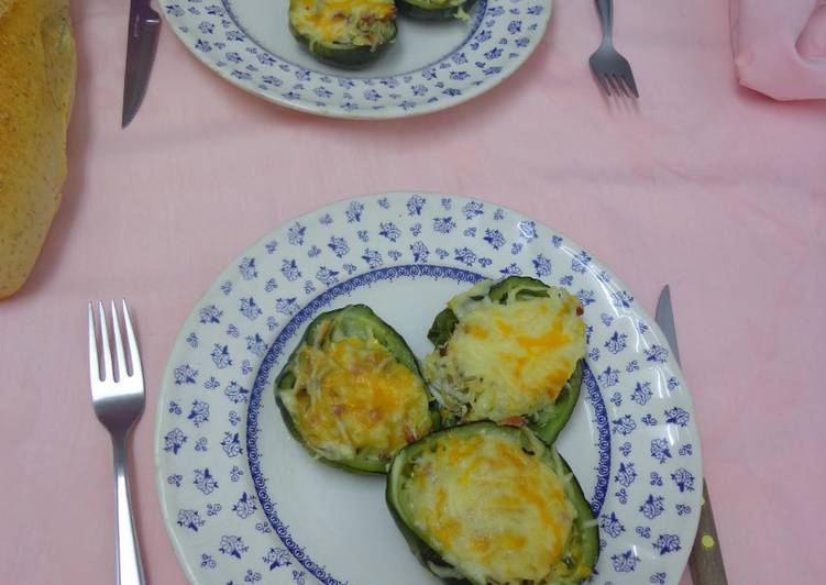 Zapallitos rellenos de gulas y jamón