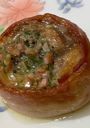 Una foto de Tournedós de cordero con mantequilla aderezada y guarnición de setas