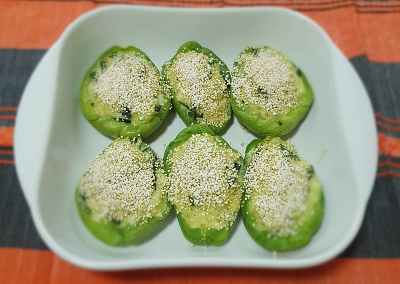 Chayotes rellenos con rajas y amaranto