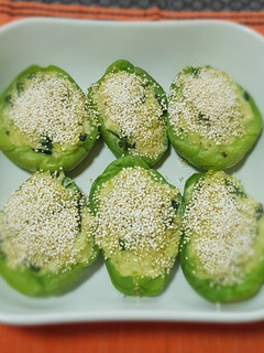 Una foto de Chayotes rellenos con rajas y amaranto