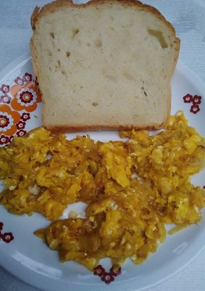 Hagymás tojásrántotta recept fotója