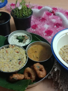 A picture of Millets pongal vada.