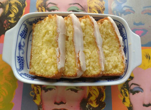 Una foto de Budín glaseado de limón