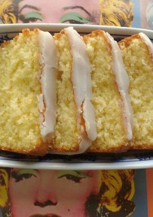 Una foto de Budín glaseado de limón