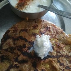 A picture of Aloo gobhi paratha.