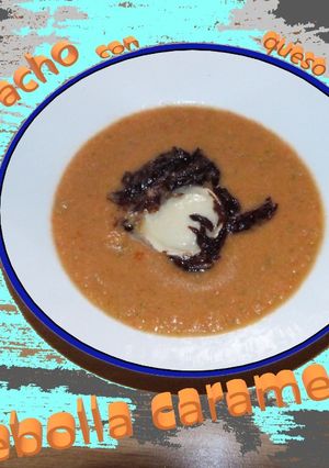 Foto principal de Gazpacho con queso de cabra y cebolla caramelizada