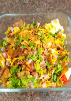 પાપડી ચાટ સલાડ (papdi chat salad Recipe In Gujarati) રેસીપી મુખ્ય ફોટો