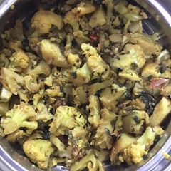A picture of Aloo gobhi.