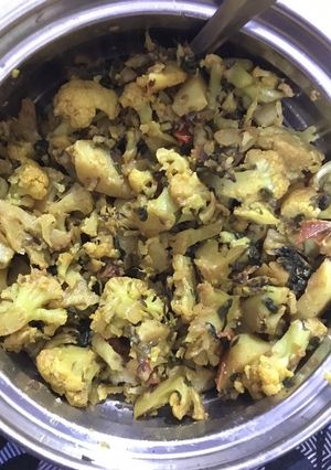 A picture of Aloo gobhi.