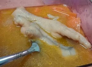 Gambar Sup ceker / kaki ayam