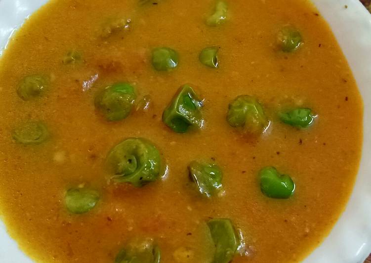 Simple Way to Make Homemade Green peas in red gravy