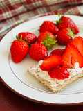 💚 Cracker Phô Mai Ricotta & Dâu Tây (Vegetarian)