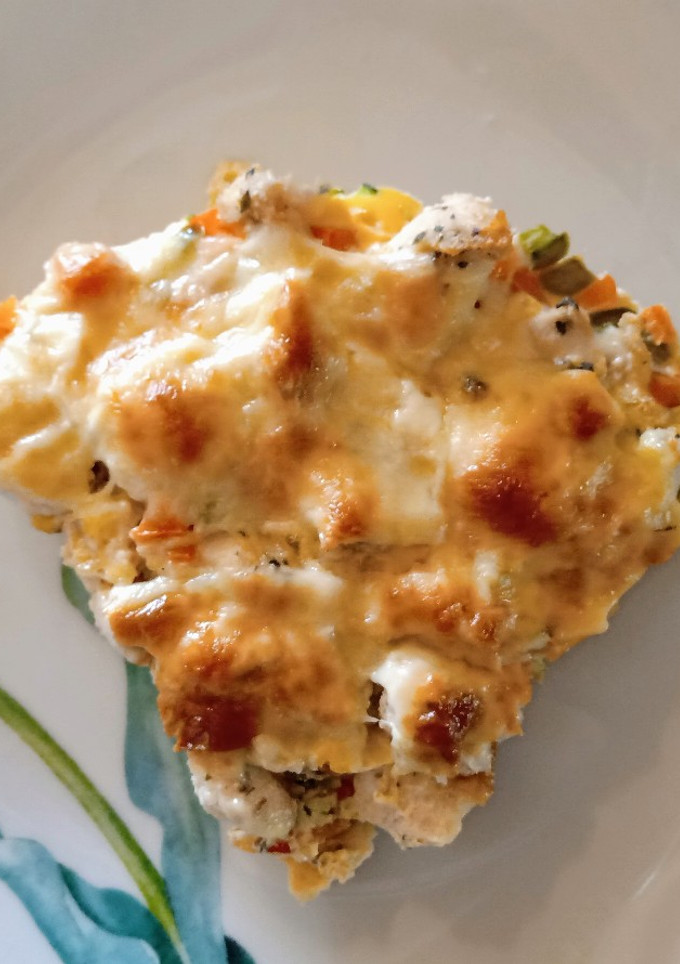 Una foto de Budín de pollo y vegetales