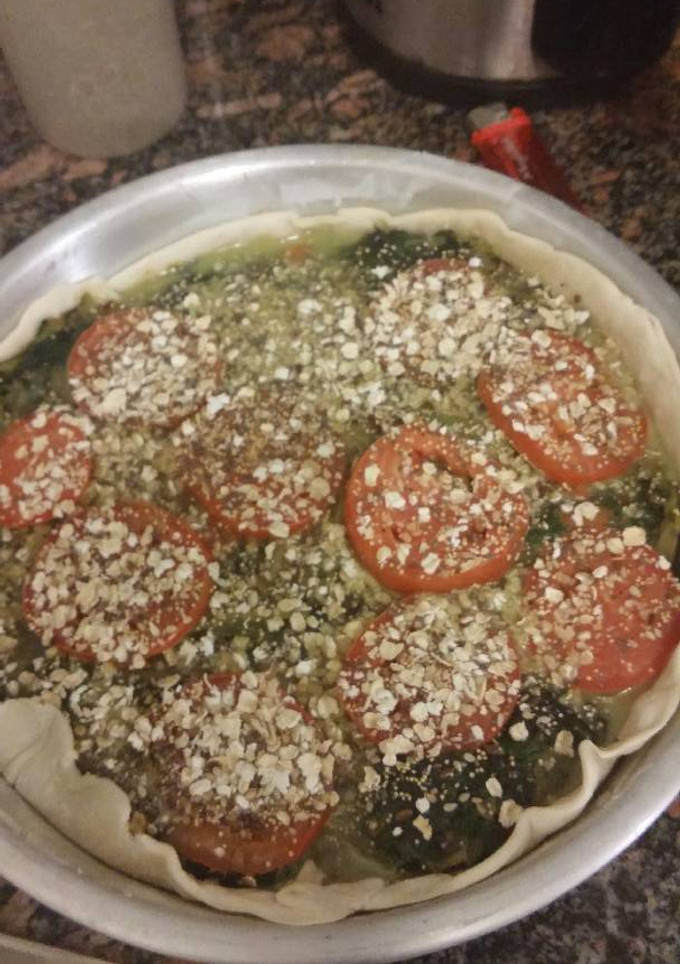 Una foto de Tarta vegetariana (no vegan) contiene huevo