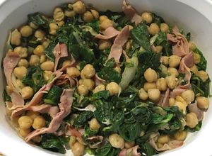 Una foto de Garbanzos con Jamón y Espinaca