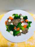 Salteado de carne con brócoli, zanahoria, tofu!!