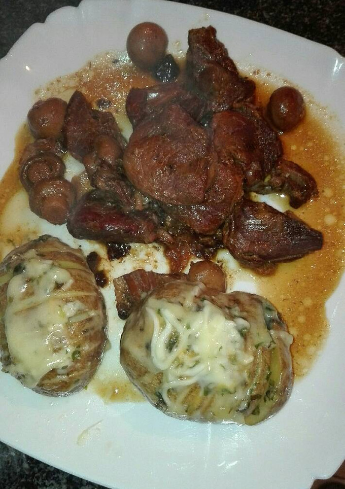 Una foto de Solomillo Ibérico en salsa y patatas suecas en la olla GM g