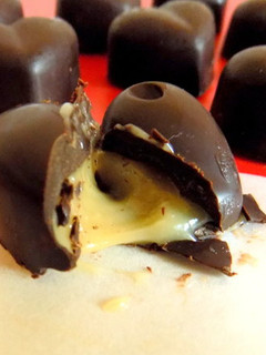 Una foto de Bombones corazón rellenos de crema de orujo