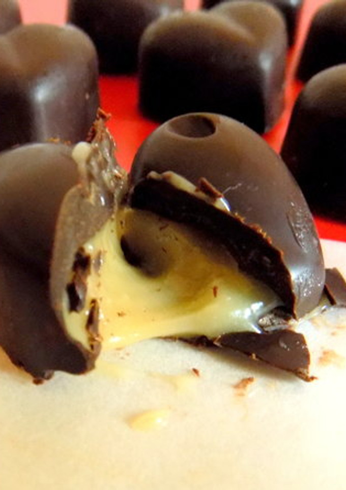 Una foto de Bombones corazón rellenos de crema de orujo