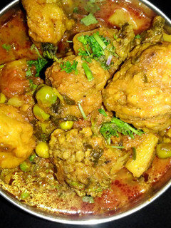 गोभी बड़ी आलू की सब्ज़ी (gobhi vadi aloo ki sabzi recipe in Hindi) रेसिपी मुख्य फोटो