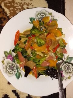 Foto resep Tumis Brokoli Wortel Bakso Sosis