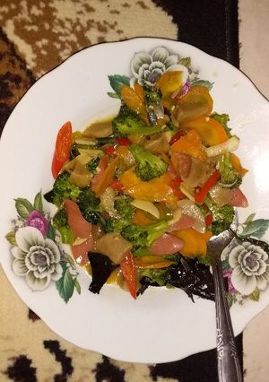 Foto resep Tumis Brokoli Wortel Bakso Sosis