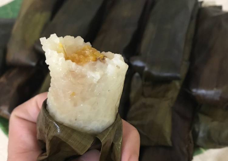 Resep: Lepat ketan pisang enak yang Nikmat